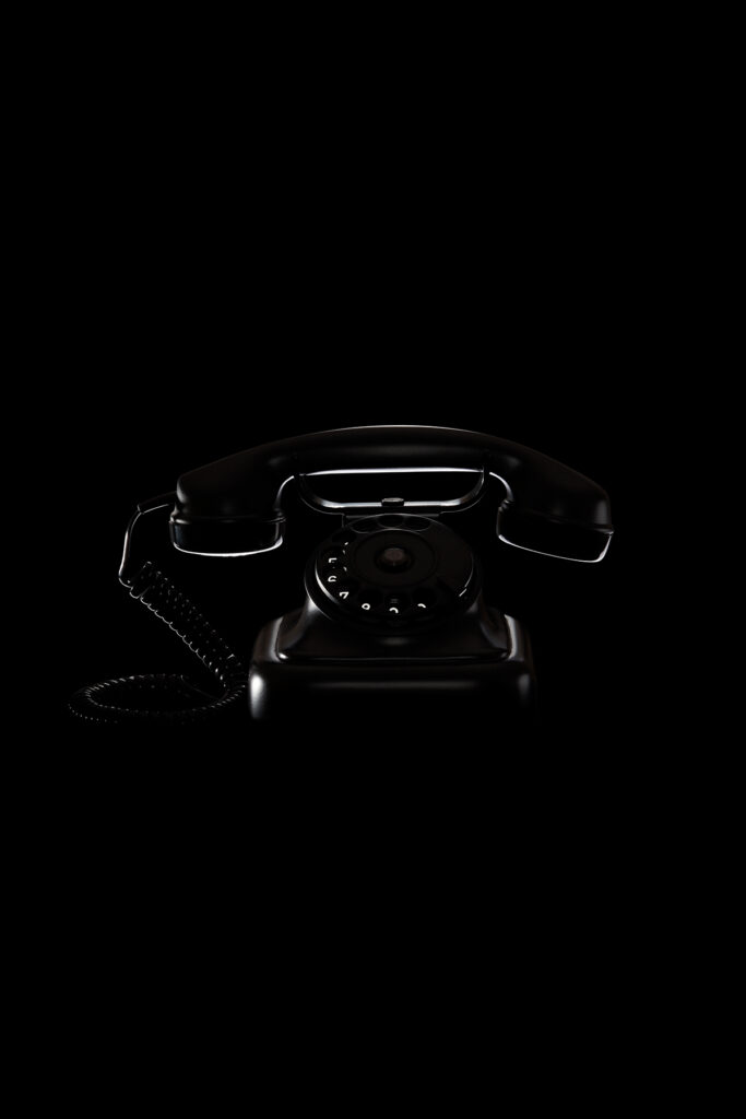 Stampa fine art telefono nero vintage su fondo nero